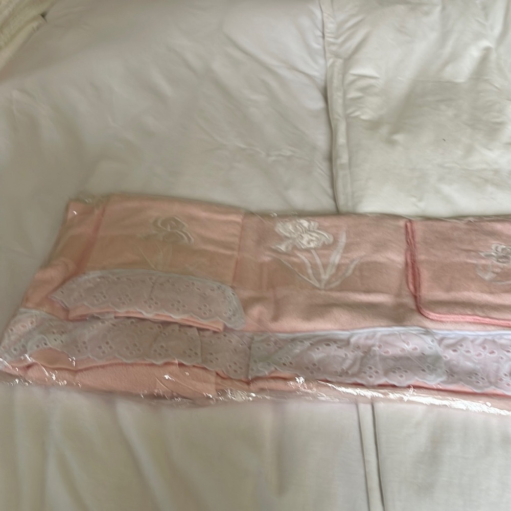 3 Piece Towel Set NWOT